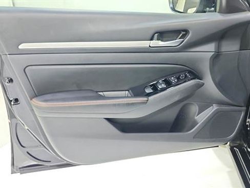 Certified 2025 Nissan Altima 2.5 SR FWD image 19