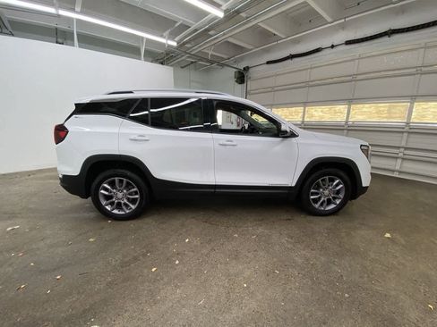 Used 2023 GMC Terrain SLT image 7