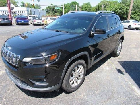 Used 2019 Jeep Cherokee Latitude w/ Popular Appearance Group AWD/4WD image 2