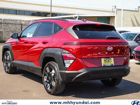 Certified 2025 Hyundai Kona SEL AWD/4WD image 2