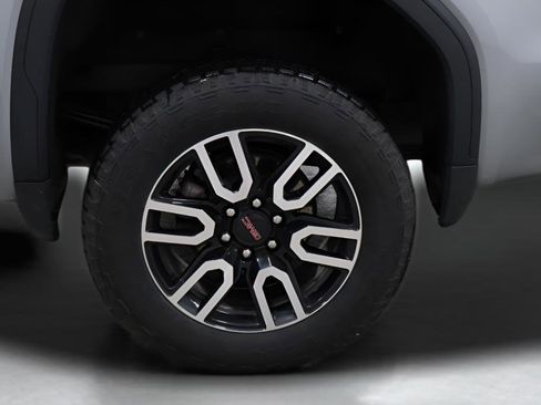 Used 2025 GMC Sierra 1500 AT4 w/ AT4 Premium Package image 17