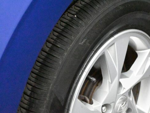 Used 2023 Hyundai Elantra SE w/ Preferred Accessory Package image 12