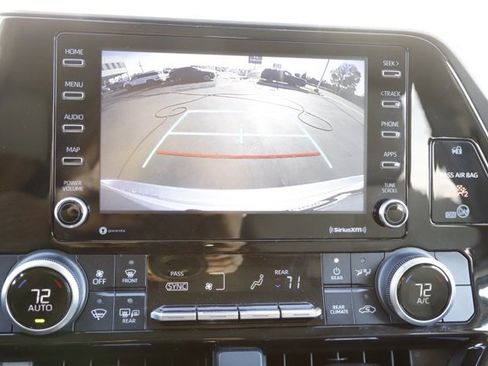 Used 2020 Toyota Highlander L image 25