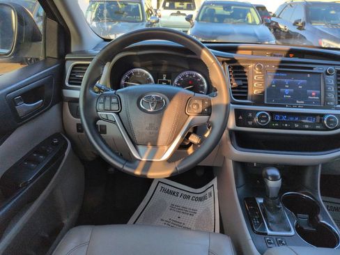 Used 2016 Toyota Highlander XLE AWD/4WD image 13