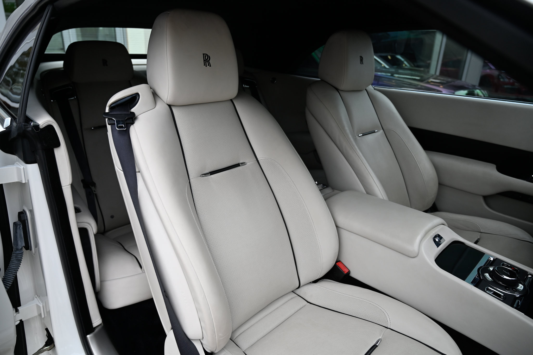 Used 2018 Rolls-Royce Dawn RWD image 41