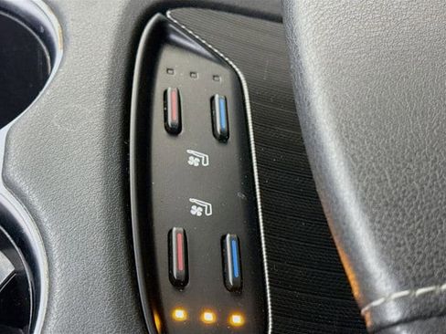 Used 2021 Toyota Venza XLE image 21