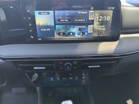 Certified 2025 Nissan Kicks SR FWD image 37