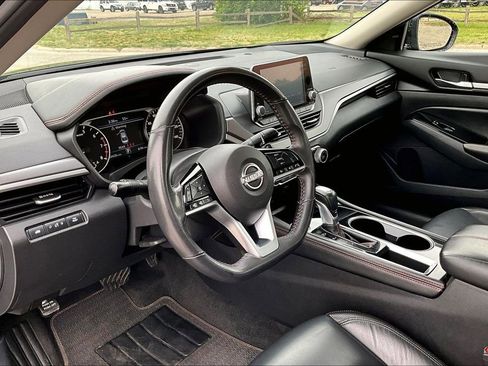 Used 2024 Nissan Altima 2.5 SR FWD image 12