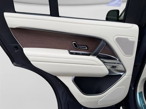 New 2026 Land Rover Range Rover SE image 17