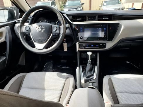 Used 2018 Toyota Corolla LE w/ Carpet Mat Package (TMS) FWD image 41