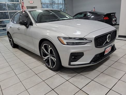 Used 2024 Volvo S60 B5 Core image 12