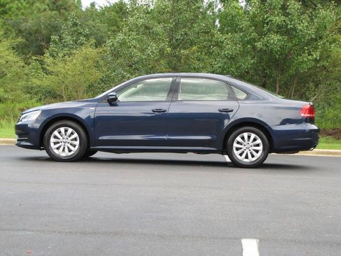 Used 2015 Volkswagen Passat 1.8T Wolfsburg Edition w/ Technology Package FWD image 5