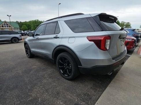 Used 2023 Ford Explorer ST-Line w/ Class IV Trailer Tow Package AWD/4WD image 4