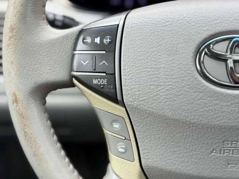 Used 2011 Toyota Avalon Limited image 12