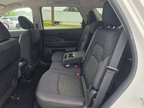Used 2025 Nissan Pathfinder SV AWD/4WD image 8