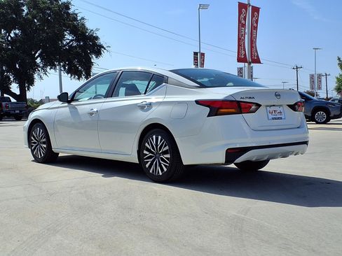 Used 2025 Nissan Altima 2.5 SV FWD image 6