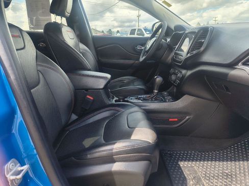 Used 2022 Jeep Cherokee Trailhawk w/ Premium Leather Package AWD/4WD image 34