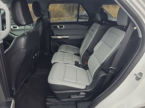 Used 2021 Ford Explorer XLT w/ Equipment Group 202A image 23