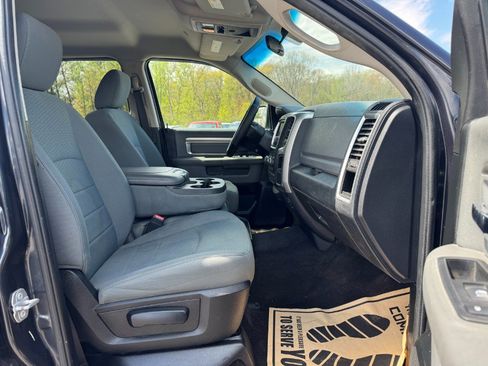Used 2017 RAM 1500 Classic SLT AWD/4WD image 18