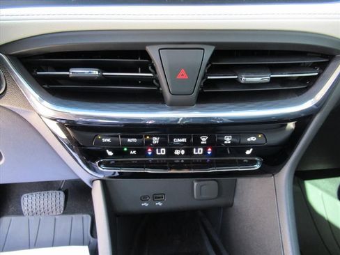 Used 2025 Buick Encore GX Avenir w/ Avenir Technology Package image 22