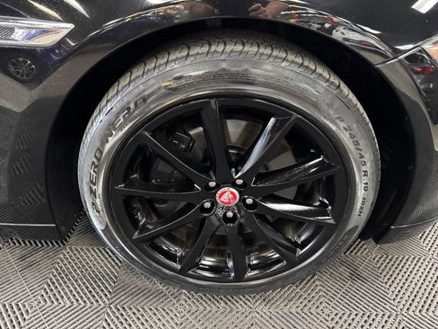 Used 2016 Jaguar XJ R-Sport image 16