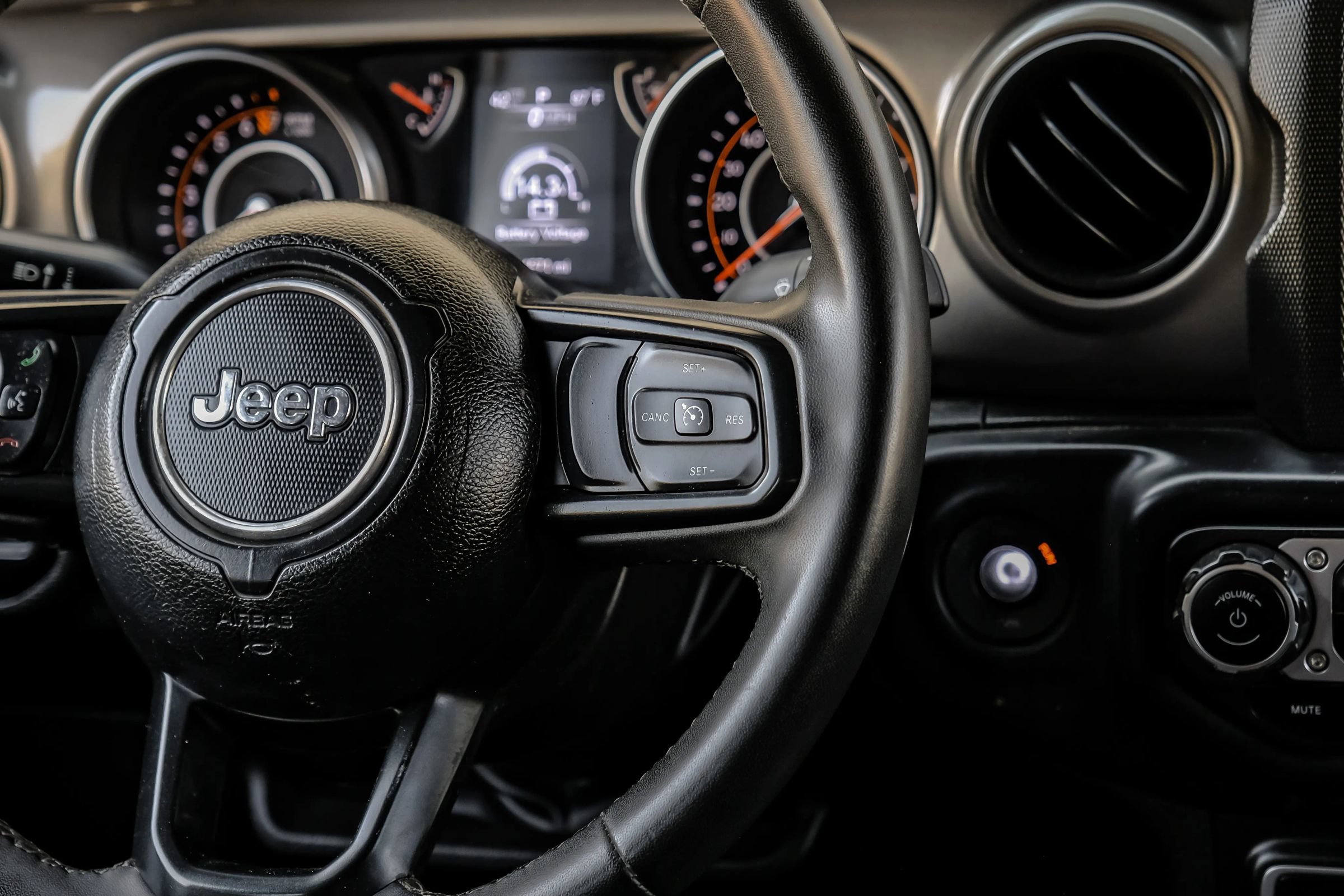 Used 2023 Jeep Gladiator Sport AWD/4WD image 25
