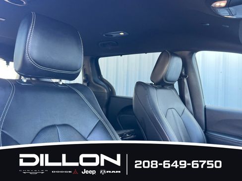 Used 2025 Chrysler Pacifica Select FWD image 18