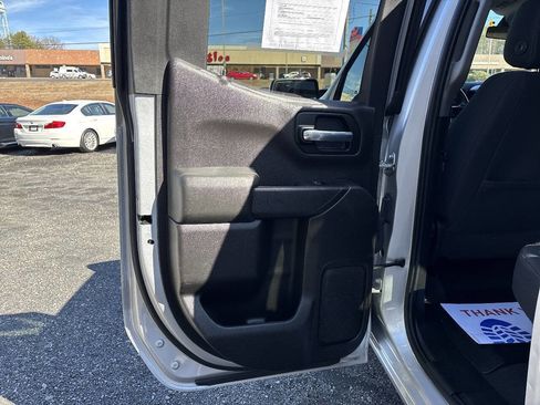 Used 2020 Chevrolet Silverado 1500 LT image 12