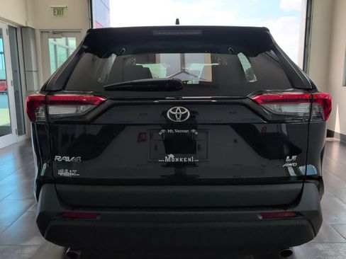 Used 2024 Toyota RAV4 LE AWD/4WD image 6