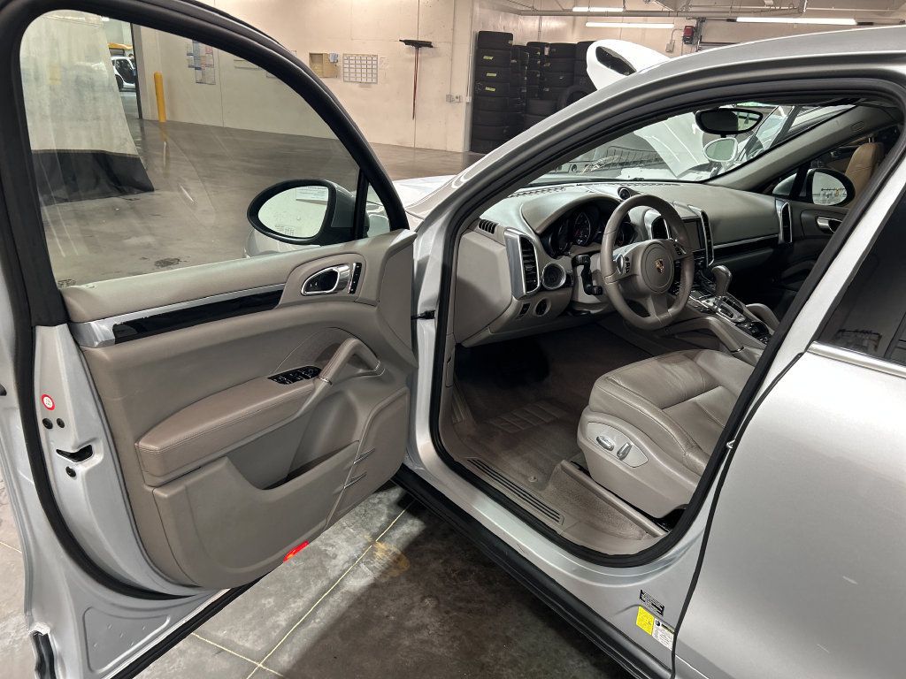 Used 2012 Porsche Cayenne AWD/4WD image 9