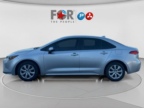 Used 2022 Toyota Corolla LE image 2