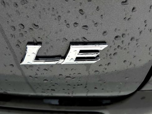Used 2025 Toyota Sienna LE AWD/4WD image 14