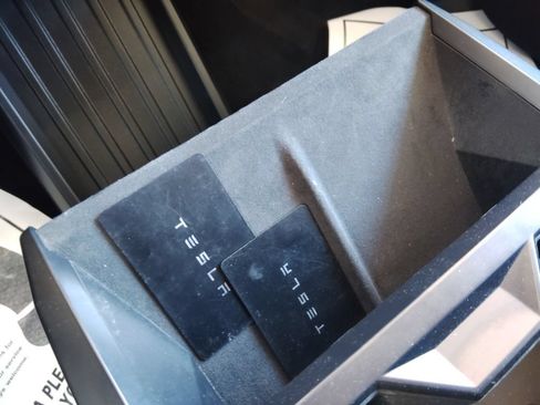 Used 2026 Tesla Cybertruck 2WD Crew Cab image 28