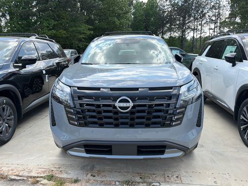 New 2026 Nissan Pathfinder Platinum FWD image 2