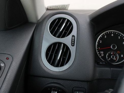 Used 2017 Volkswagen Tiguan S image 7