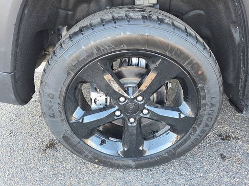 Used 2024 Jeep Grand Cherokee Altitude image 6