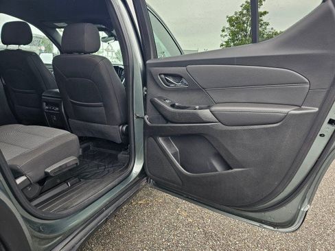Used 2023 Chevrolet Traverse LT FWD image 16