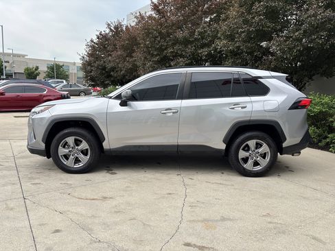 Used 2023 Toyota RAV4 LE AWD/4WD image 10