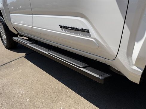 New 2025 Toyota Tacoma 4x4 Double Cab image 9