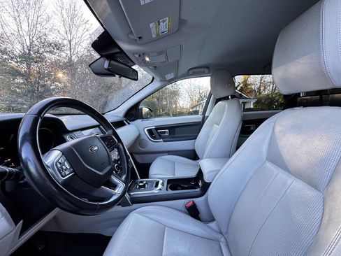 Used 2019 Land Rover Discovery Sport SE image 11