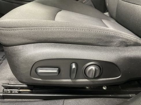 Used 2018 Chevrolet Malibu LT FWD image 12