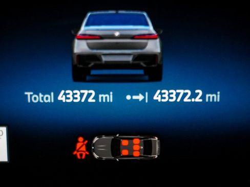 Used 2023 BMW 760i xDrive w/ Executive Package image 38