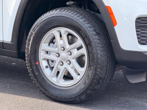 New 2025 Jeep Grand Cherokee Laredo image 20