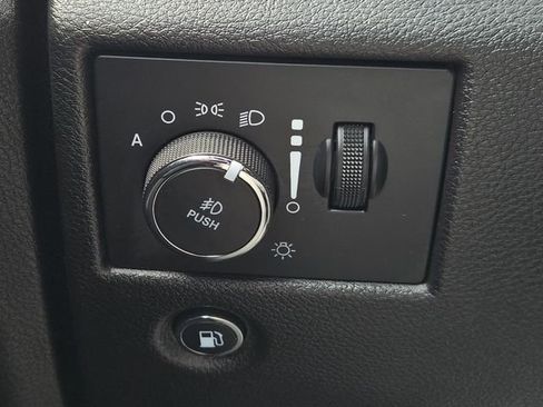 Used 2020 Jeep Grand Cherokee Laredo AWD/4WD image 26
