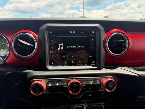 Used 2023 Jeep Gladiator Rubicon w/ LED Lighting Group AWD/4WD image 12