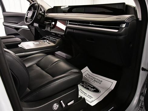 Used 2025 Lincoln Navigator L Reserve AWD/4WD image 29