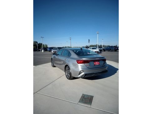 Used 2024 Kia Forte LXS FWD image 5