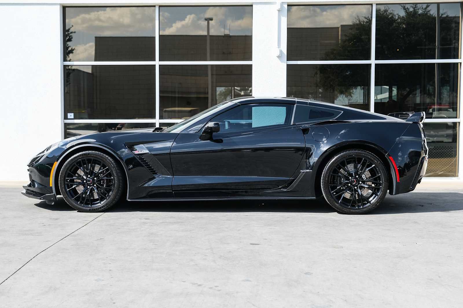 Used 2016 Chevrolet Corvette Z06 w/ 2LZ Preferred Equipment Group RWD image 18