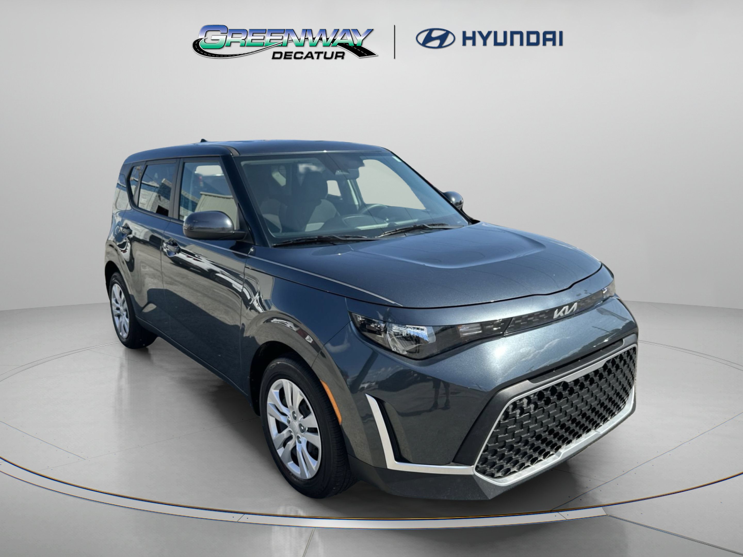 Used 2025 Kia Soul LX FWD image 2