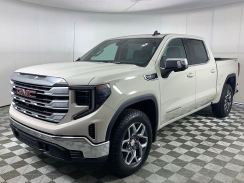 New 2026 GMC Sierra 1500 SLE image 3